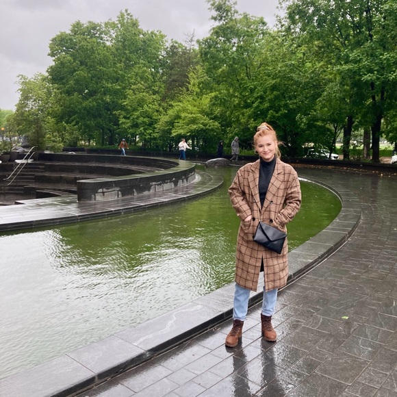 Meet your Posher, Dani - Picture 1 of 1